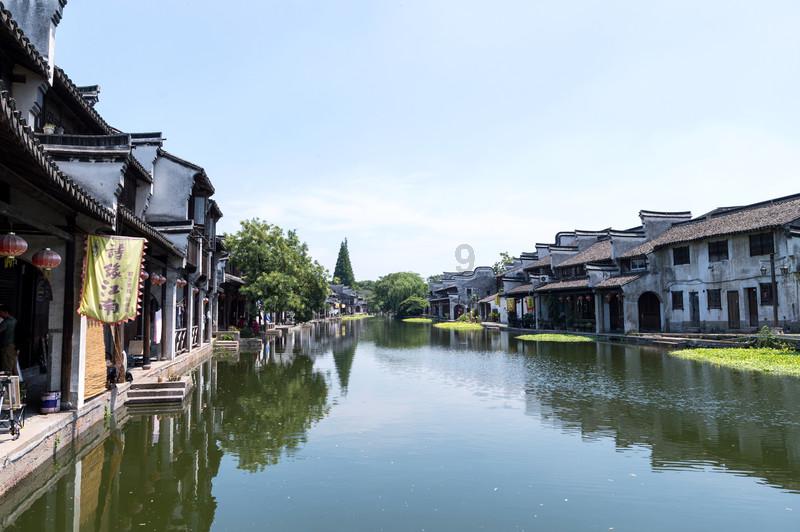 逃离空旷大街